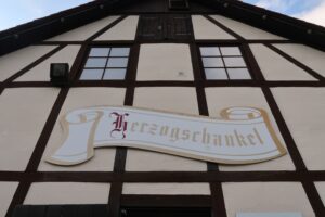 Bluhendes Barock Herzogschaukel 2024 3