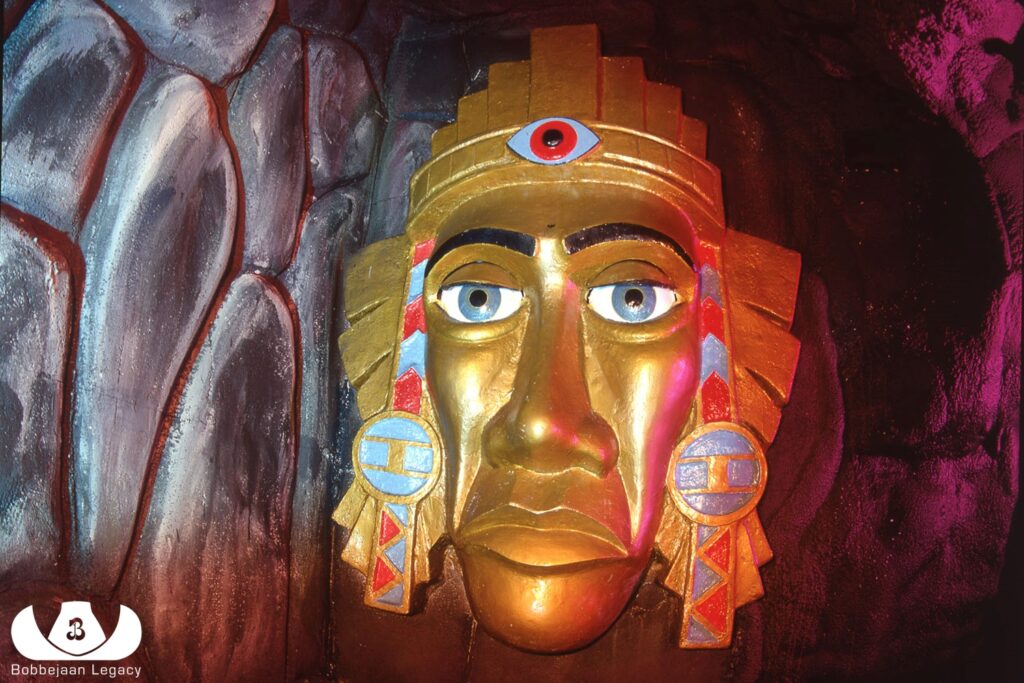 Mayan mask (© Bobbejaan Legacy)
