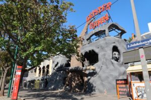 Grose Geisterbahn Backstage 16